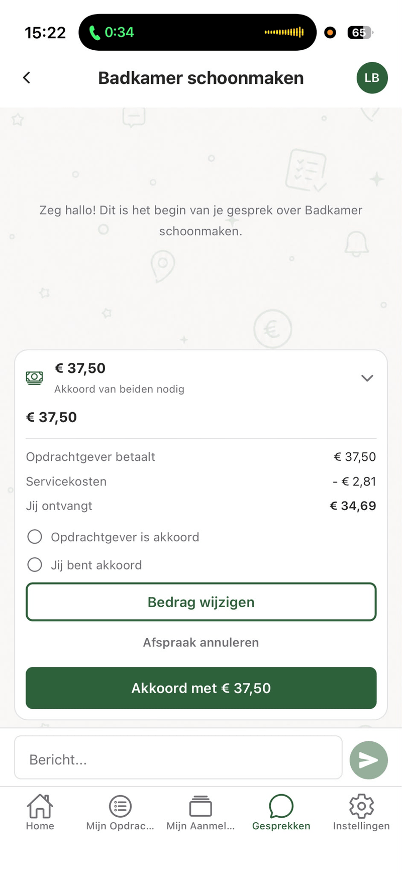 Betaalkaart in de chat met het bedrag, de servicekosten en wat de klusser ontvangt, met akkoord van beide partijen